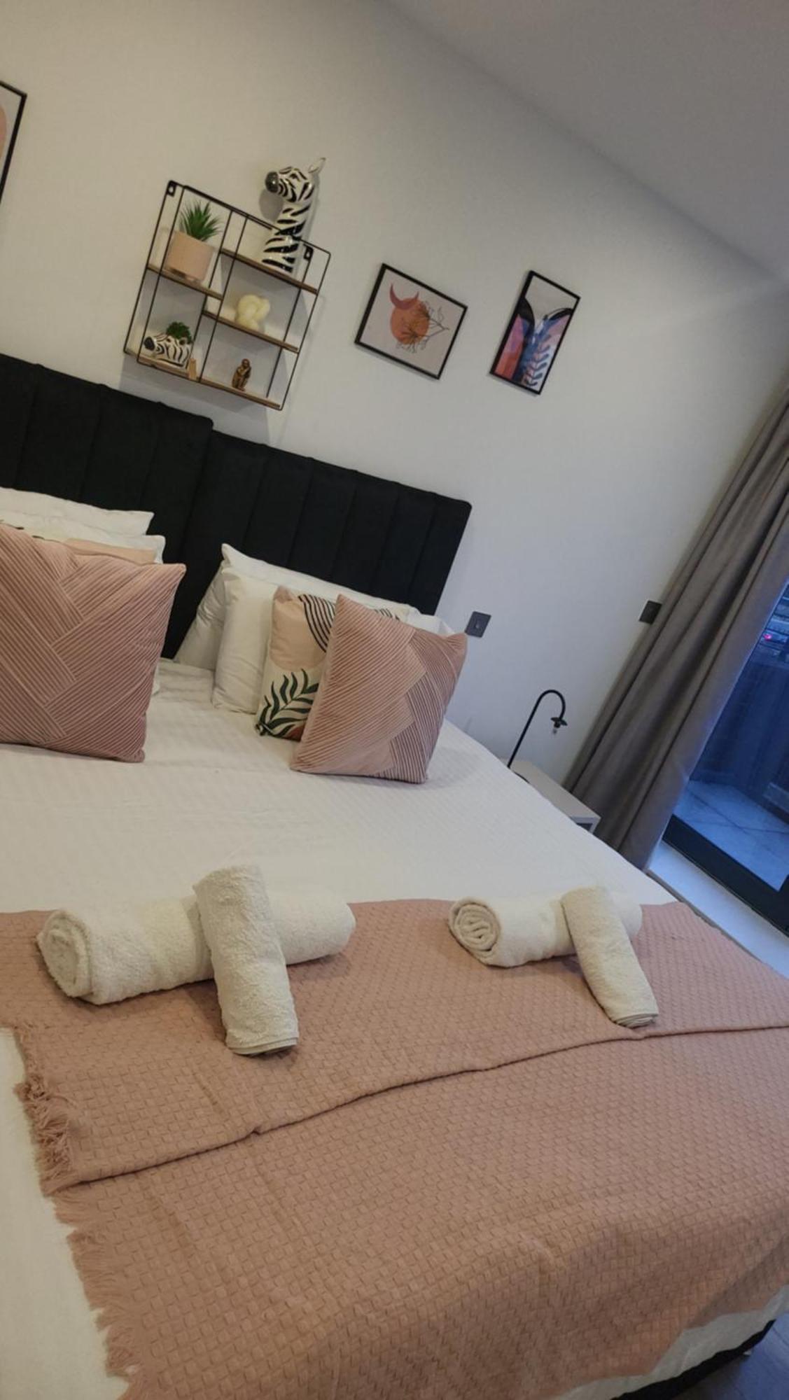 Apartamento 3 Bedrooms 2baths 3 Toilets Excel City Airport O2 Sleeps Up To 7, *