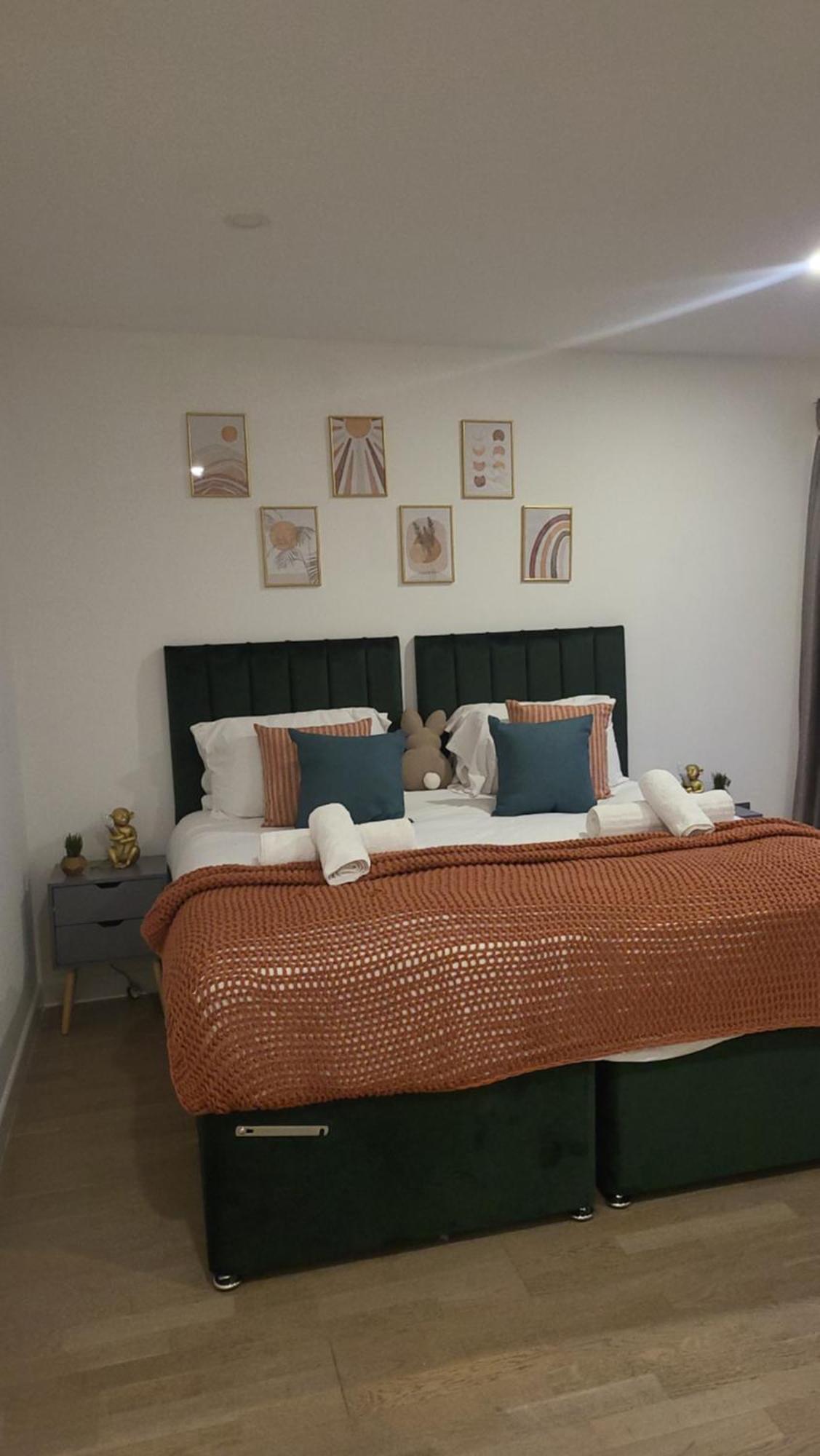 3 Bedrooms 2baths 3 Toilets Excel City Airport O2 Sleeps Up To 7, Apartamento *